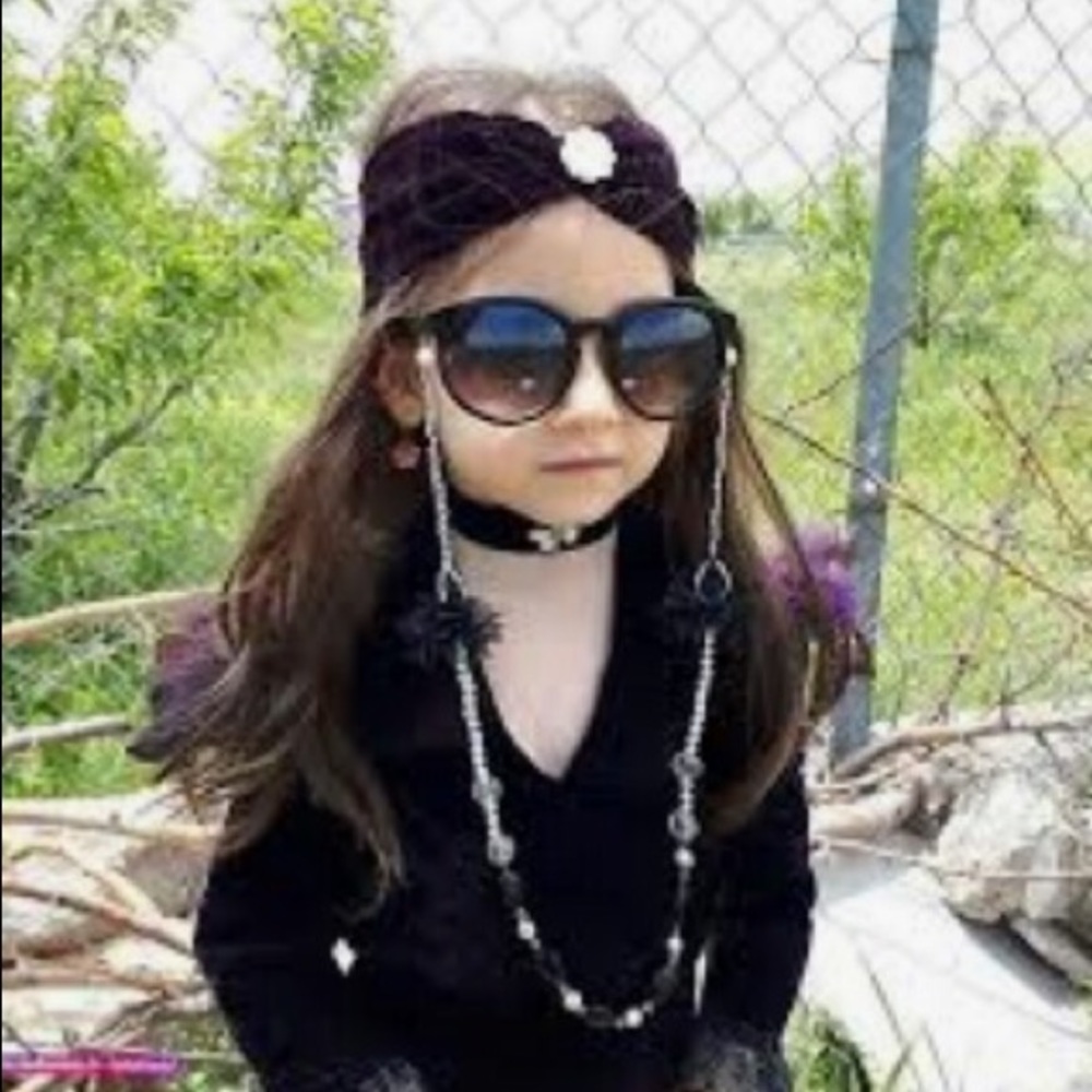 Eyeglasses necklace holder for kids
